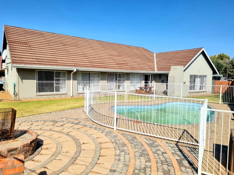 4 Bedroom Property for Sale in Hillcrest Northern Cape